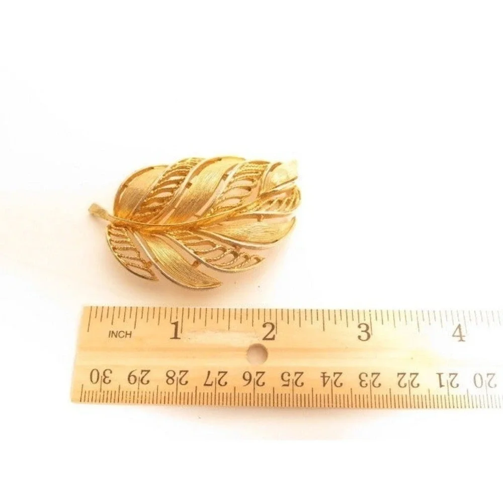 Vintage Signed LISNER Large‎ Gold Toned Leaf Pin Brooch